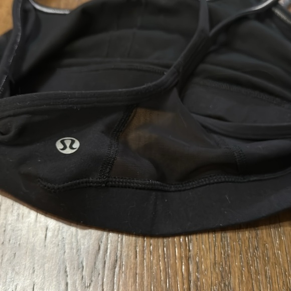 lululemon bra in black with black size 4 - Picture 3 of 3